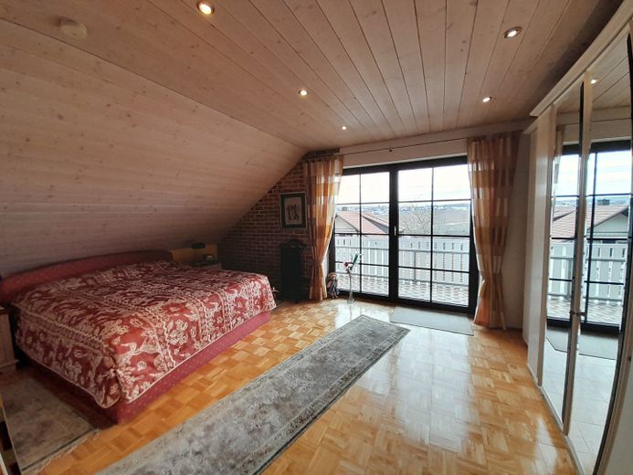 grosses Schlafzimmer /Balkon