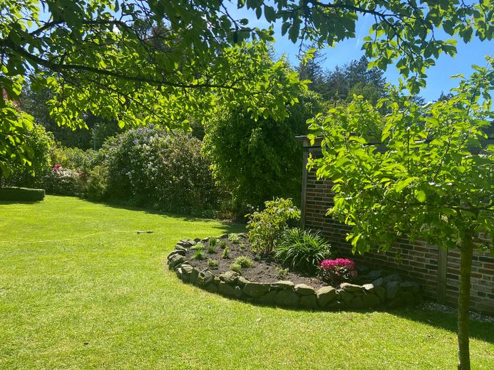 Landhaus "Rose Garden" direkt vor Sylt zu verkaufen! – Garten
