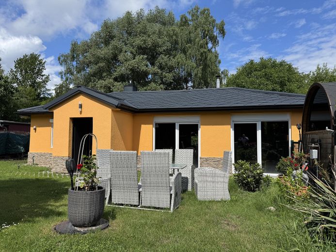 Einfamilienhaus in Bestlage - Berlin-Lübars - Komplett möbliert - bezugsfrei – 550 m² Privatgarten – Ansicht vom Garten