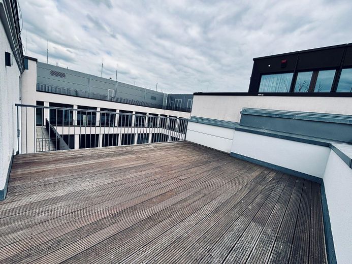 Provisionsfrei: Außergewöhnliche Dachgeschosswohnung mit Blick über Berlin und toller Dach-Terrasse – Dachterrasse hinten