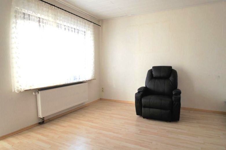 CITYHOUSE: Freistehendes Einfamilienhaus mit großem Grundstück, Kamin, Doppel- und Einzelgarage – Schlafzimmer 2