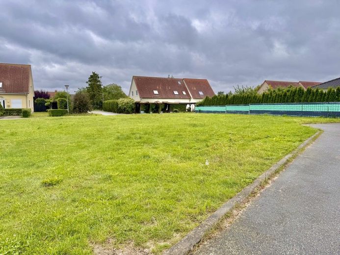 HORN IMMOBILIEN ++ Baugrundstück in Pasewalk, Einfamilienhaus oder zwei Doppelhaushälften – Grunstück in Pasewalk
