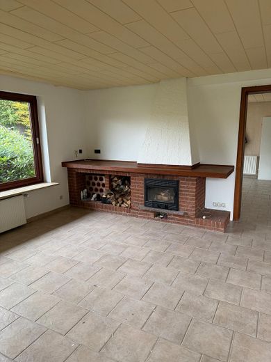 Ruhige EG-Wohnung (unmöbliert) mit Garten in Bad Bevensen – Wohnzimmer