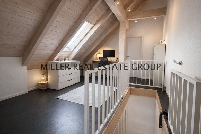 5-Zimmer-Maisonettewohnung in Kösching kaufen - großzügige Eigentumswohnung mit Balkon und zwei Stellplätzen nahe Ingolstadt! – Flurbereich OG