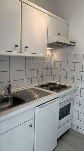 MÖBLIERTES EINZIMMER STADTAPARTMENT - TOP LAGE, HELL, ZENTRAL, RUHIG – Einbauküche