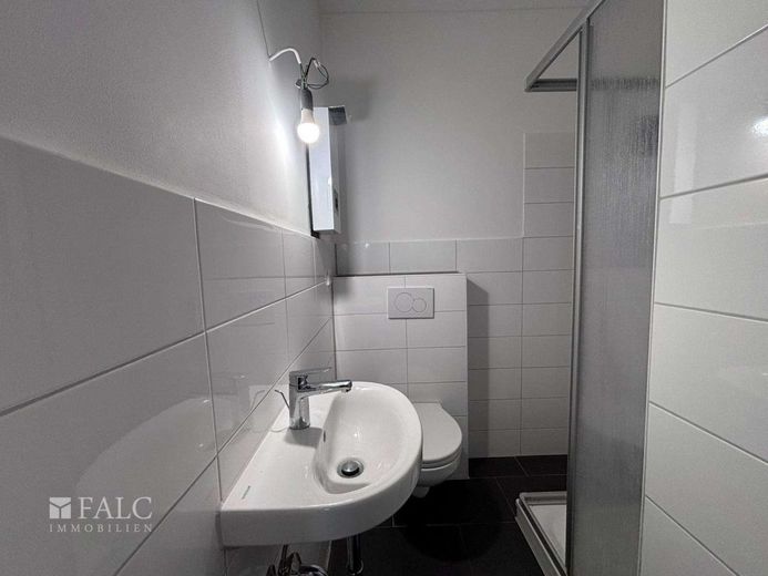 Renovierte Wohnung im 2 OG – Bad