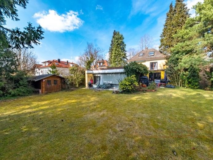 Deweloperzy i projektanci:
Działka budowlana o powierzchni 1250 m² z istniejącą zabudową w spokojnej okolicy w Haar – Zdjęcie 1