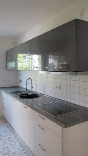 Zentrale ruhige 4,5-Zimmer-Wohnung mit großem Balkon 1. OG in Herrenberg Ziegelfeld von privat – Küche