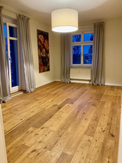 Lutherstraße: 2-Zimmer-Wohnung mit toller Küche, Parkett und Balkon – Wohnzimmer I