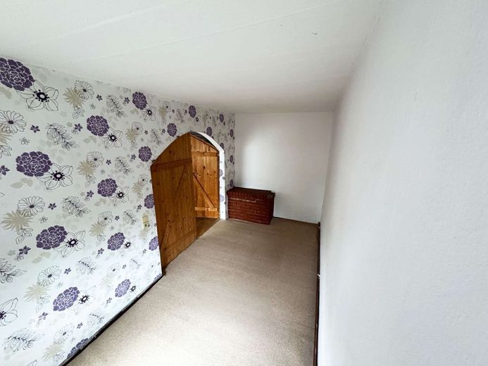 Provisionsfrei: Doppelhaushälfte mit viel Platz, Garten und Gestaltungspotenzial – Anliegerzimmer Wohnzimmer