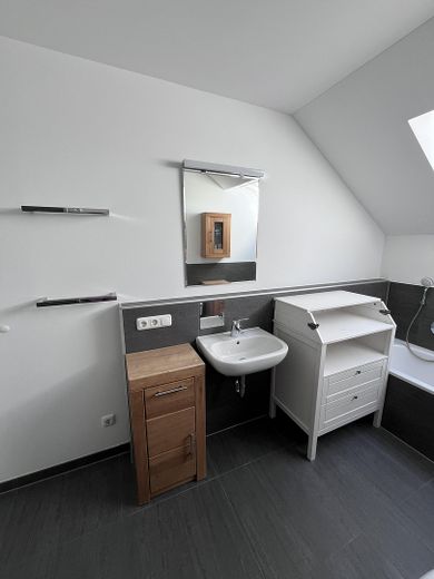 PROVISIONSFREI: Helle 4-Zimmer-Eigentumswohnung mit großer Terrasse in Herzogenaurach-Niederndorf – Ansicht Badezimmer2 - 2