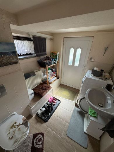 Bezugsfertiges Einfamilienhaus mit großem Blk, Garage, 2 Bädern und sonnigem Grundstück – HWR