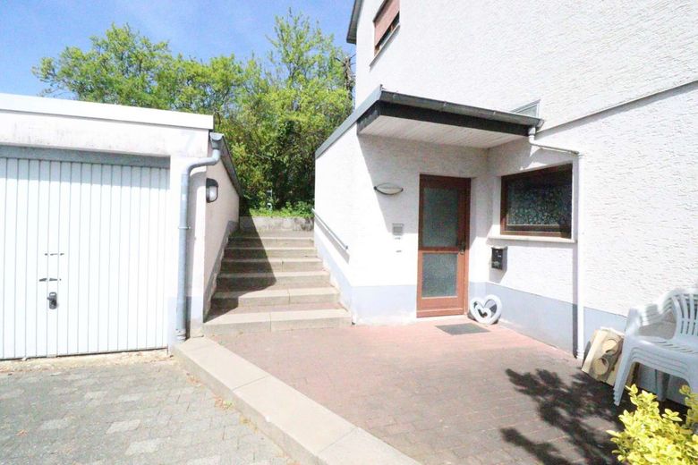 WRS Immobilien - Rockenberg -  MFH mit 9 Einheiten + 6 Einzelgaragen - Renditesteigerung auf 4,94 % – Außenansicht