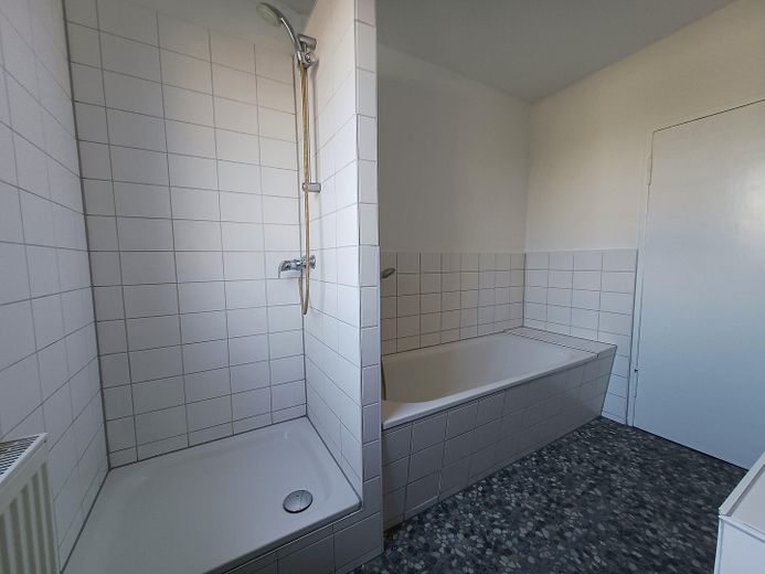 Provisionsfrei: Eigentumswohnung 2-Zimmer 5. Etage mit Balkon und Blick auf den Rathausturm Spandau – Bad