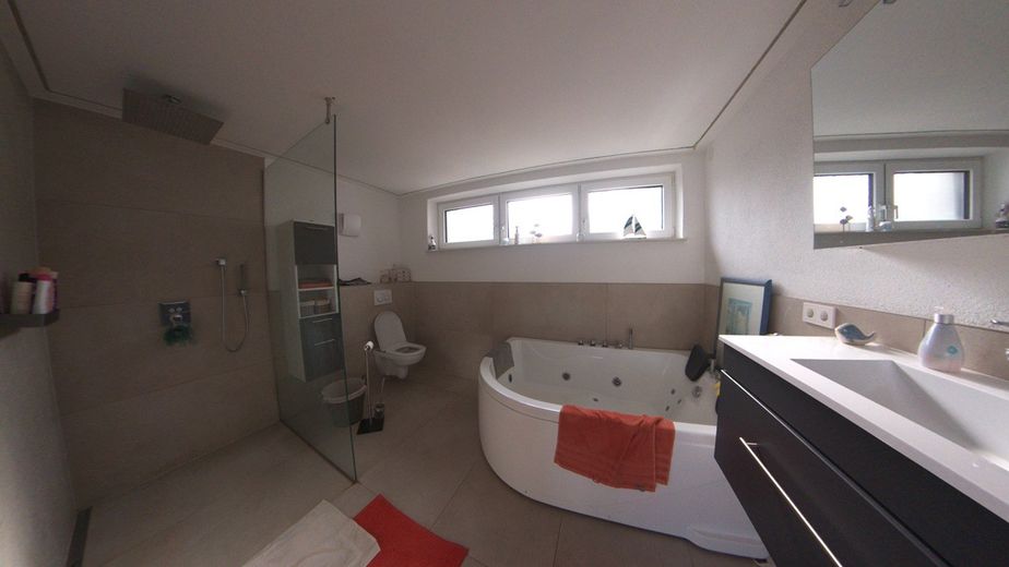 Modernisiertes Familienhaus mit Pool, Sauna, Smart Home & PV-Anlage – Foto 11