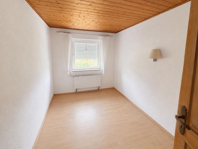 DHH+Bungalow zu Vermieten – Schlafzimmer Bungalow