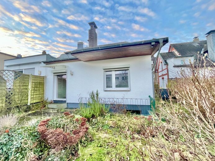 ein neues Zuhause - auch für große Familien - zum fairen Preis – Hausrückansicht - Anbau