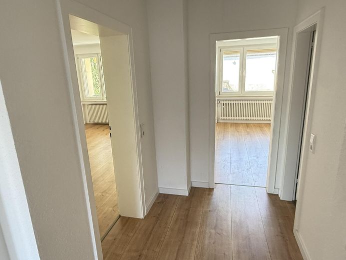 Nachmieter gesucht: Renovierte 3-Zimmer EG-Wohnung mit Balkon an der schönen Nordbahntrasse – Flur - Aktuell/ leer