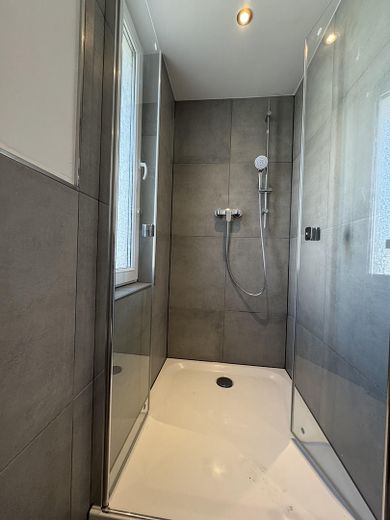 Sanierte 2-Zimmer-Wohnung in Düren – 40 m², 1. OG – Bad