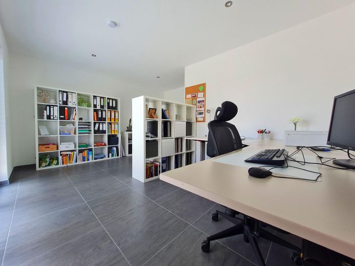 UG - Büro/Schlafzimmer