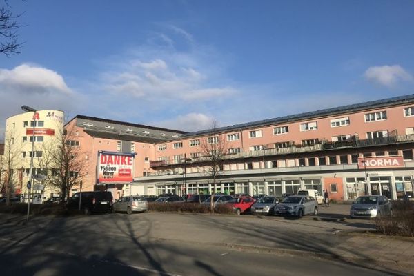 Laden direkt neben Eingang von NORMA-Discounter