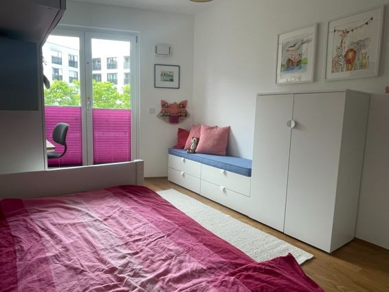 München-Aubing: Neuwertige familienfreundliche 4-Zimmer-Wohnung mit Blick ins Grüne / S-Bahn-Nähe – Kinderzimmer 1