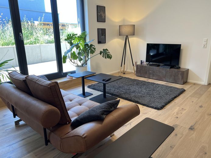 Jasne mieszkanie typu loft z tarasem szuka nowego najemcy – Wohnzimmer_5