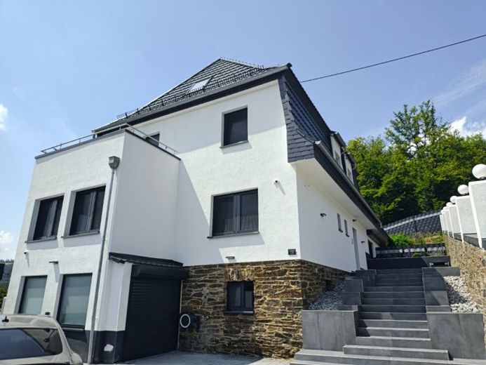 Moderno piso de 4 habitaciones con una gigantesca terraza solárium de 84 m² y vistas panorámicas en Nassau an der Lahn – Foto 1
