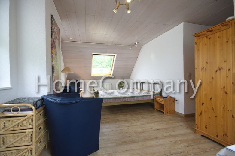 Freundliches Dachgeschoss in einem denkmalgeschützten Zweifamilienhaus – 9207ae9a3c8e1f448092650dfed6120ea9a1f9a3.jpg