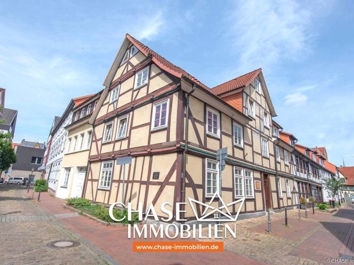 Zentrales 7-Parteien-Mehrfamilienhaus in der Hamelner Innenstadt - Historisch & Rentabel vermieten! – फोटो 1