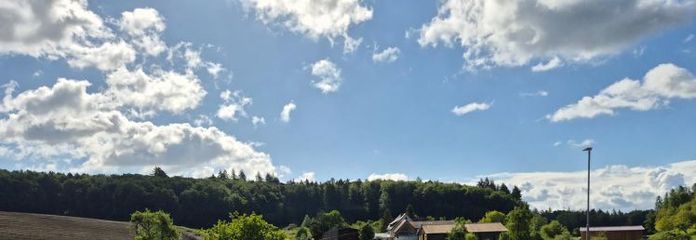 SONNENVERWÖHNTES BAULAND NAHE DEM BODENSEE
