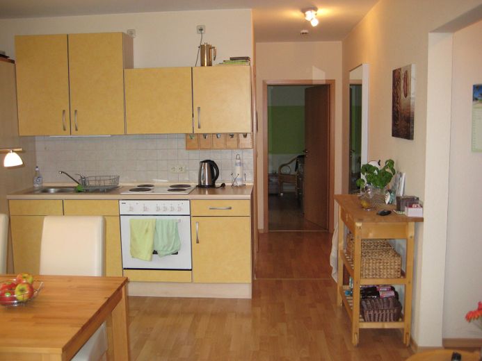 Helle 2 ZKB Wohnung, Balkon, Badezimmer mit Fenster, Einbauküche VB, Keller, Stellplatz – Einbauküche