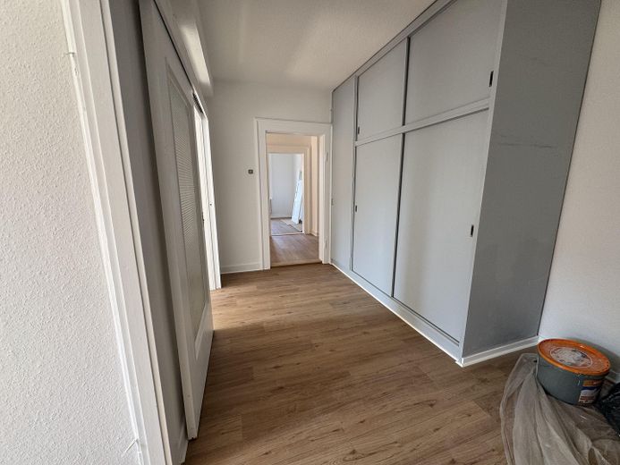 Großzügiges Wohnhaus mit 200 m² Wohnfläche – frisch renoviert in Brensbach-Wersau – Flur vor Zimmer 4 & 5