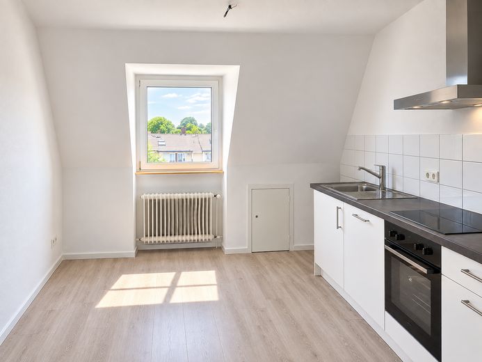 Hello 3-Zi-Wohnung im DG mit Einbauküche (EBK) – Küche