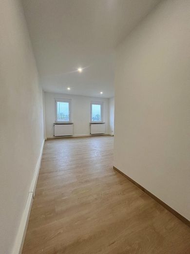 3-Raum DG-Wohnung mit neuer Einkauküche in Meerane - Erstbezug hochwertig saniert – Wohnzimmer mit Nische