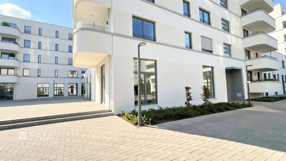 Exklusives Gewerbeobjekt im Waldviertel Köln-Rodenkirchen — Neubau mit Prestige – Terrassen / Hauseingang