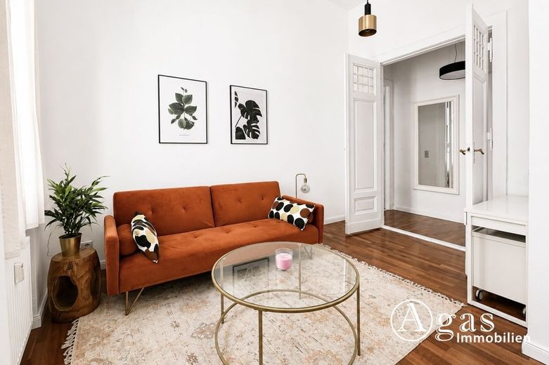 Edificio antiguo elegantemente renovado en el ala lateral - disponible para ocupar en Berlín-Schöneberg – Wohnzimmer