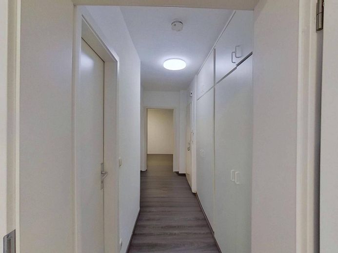 Attraktive, helle 3-Zimmer-Wohnung in Kaarst – Flur (virtuell entmöbliert)