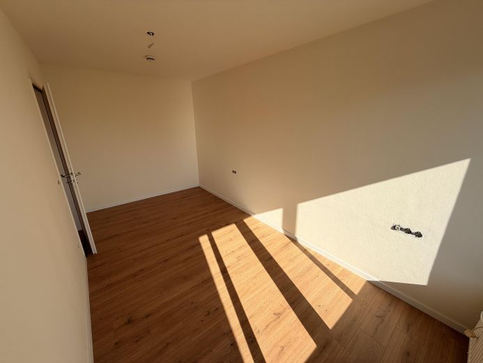 renovierte 2 Raum Wohnung mit Klima, EBK und TG Stellplatz – Schlafzimmer