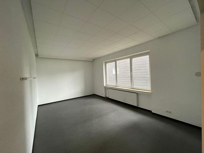 Büro / Gewerbefläche 152 qm (bis zu 323 qm möglich) in Oberhausen Königshardt PROVISIONSFREI – ca. 24 qm Raum im Erdgeschoss