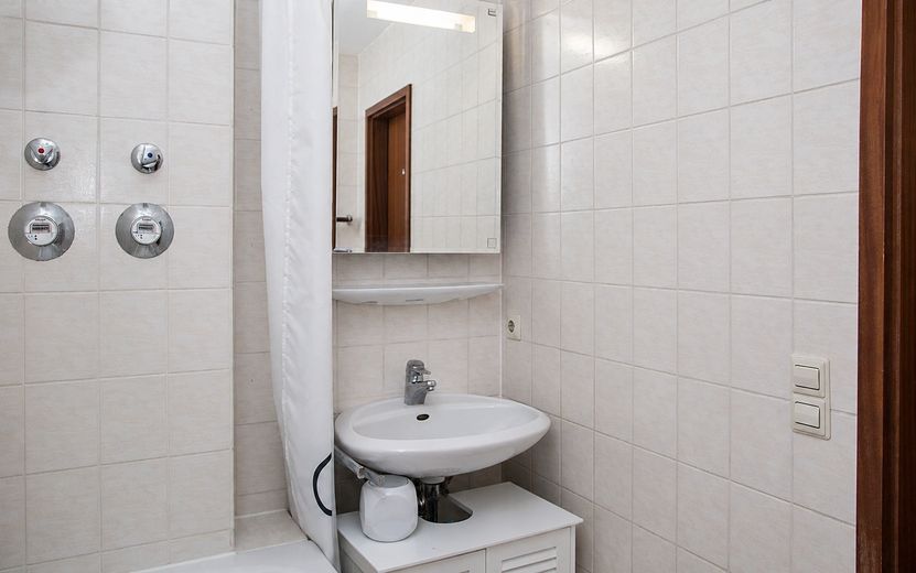 Zentrale 2,5-Zimmer Wohnung in idyllischer Innenstadtlage – Bad