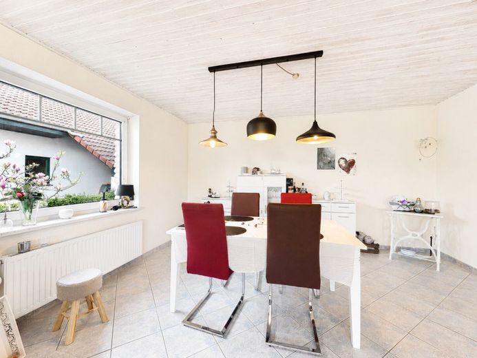 Einziehen, durchatmen, Zuhause sein - Gartenidylle
großzügiges Wohlfühlhaus - Küstenheide &amp; Nordsee – Freundlicher Essbereich für gemeinsame Familienmomente