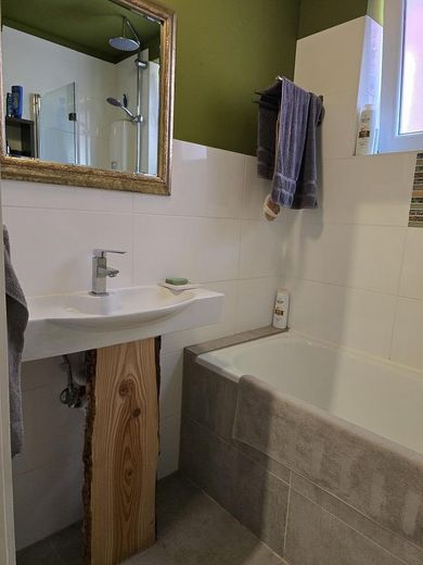 wunderschöne Altbau DG Wohnung voll möbliert! – फोटो 2