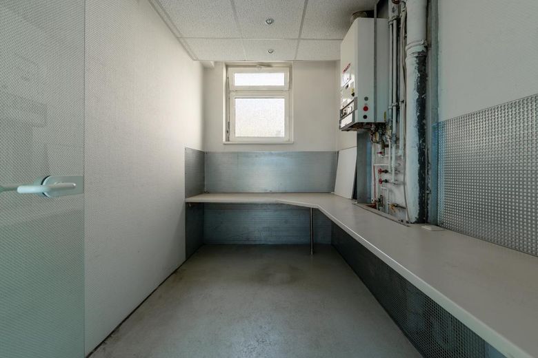 Büro + Werkstatt + Showroom | Glaseingang | ab 393 m² bis 700 m² | sofort! Kostenlose Werbefläche! – Büro Raum