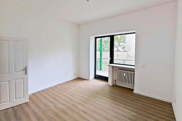 Ruim en volledig gerenoveerd 2-kamerappartement met BALKON
