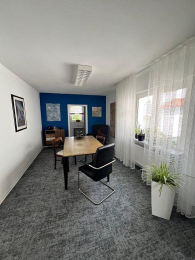 Mehrgenerationenhaus mit zwei Wohneinheiten, Garten und Pool – Wohnbereich EG 