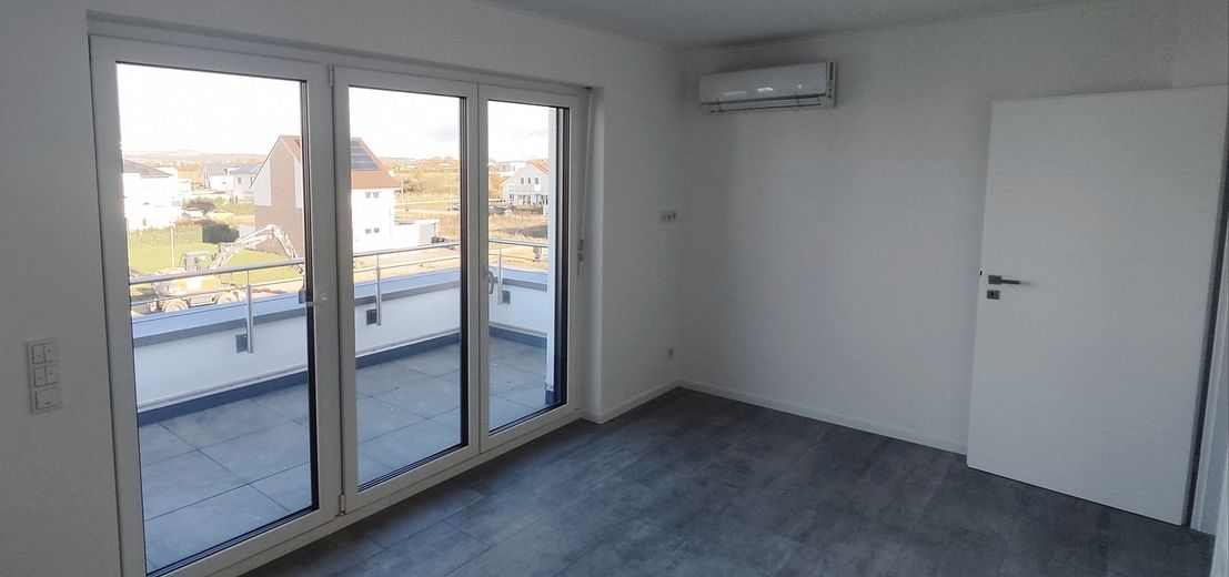 Don’t miss out this stunning opportunity - Exklusive Wohnlage - Neubau DHH in Hochheim – Das Elternschlafzimmer