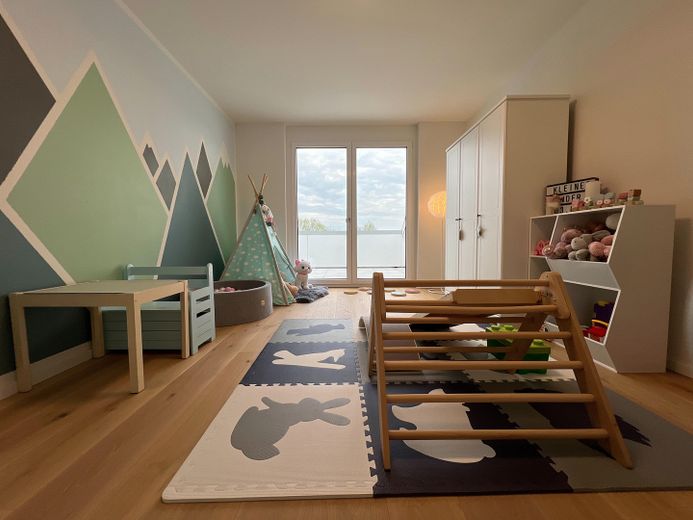 Exclusivo piso de 6 habitaciones con una suite principal, opción de refrigeración y dos grandes terrazas en la azotea – Kinderzimmer