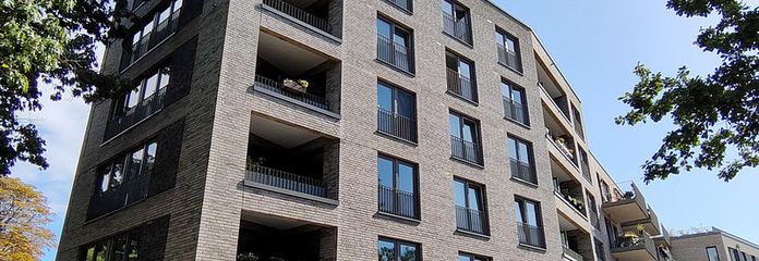 Modern & sofort bezugsfrei: 3-Zi.-Wohnung mit 2 Bädern & Loggia – provisionsfrei – Außenansicht des Gebäudes