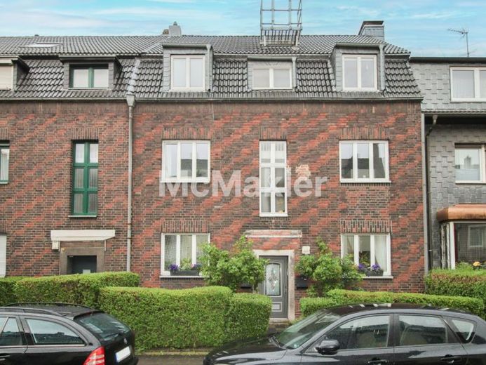 Verzorgd en gerenoveerd meergezinswoning met 2 maisonettewoningen voor eigen gebruik of als kapitaalinvestering – Foto 1